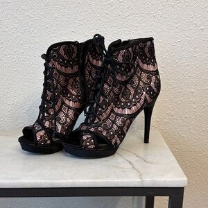 Queen Elegant Black and Pink Lace Heels